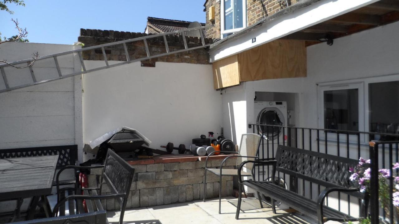 Bubblesbnb 7 Bedroom House, 16 Beds, Sleeps 22 Londra