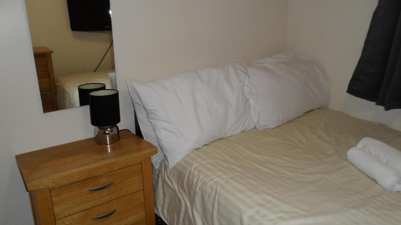 Bubblesbnb 7 Bedroom House, 16 Beds, Sleeps 22 Londra