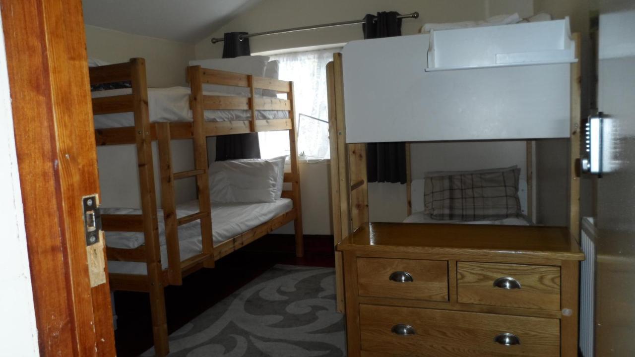 Bubblesbnb 7 Bedroom House, 16 Beds, Sleeps 22 * Londra