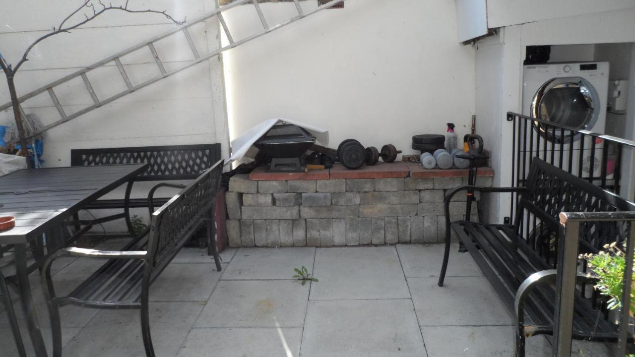Bubblesbnb 7 Bedroom House, 16 Beds, Sleeps 22 Londra